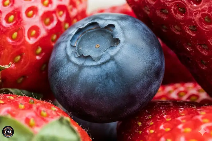 Arándano entre fresas