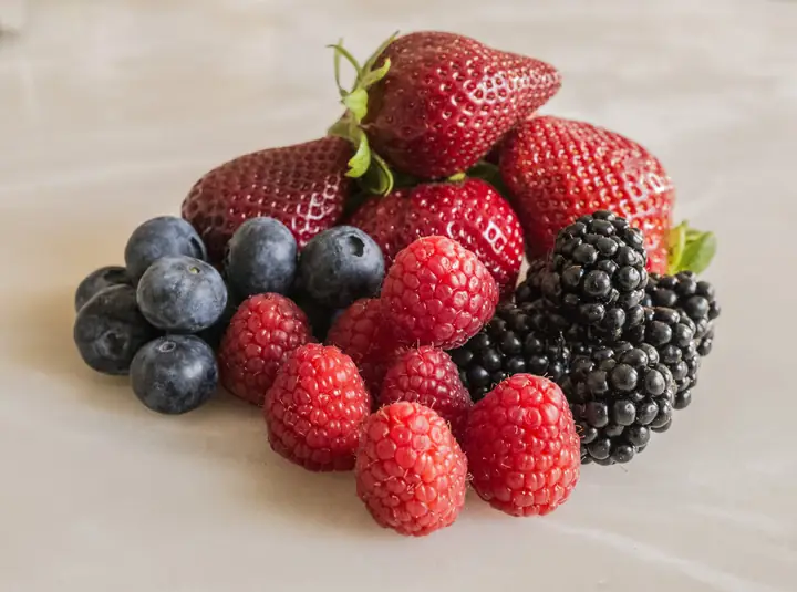 Fresas, arándanos, frambuesas y moras